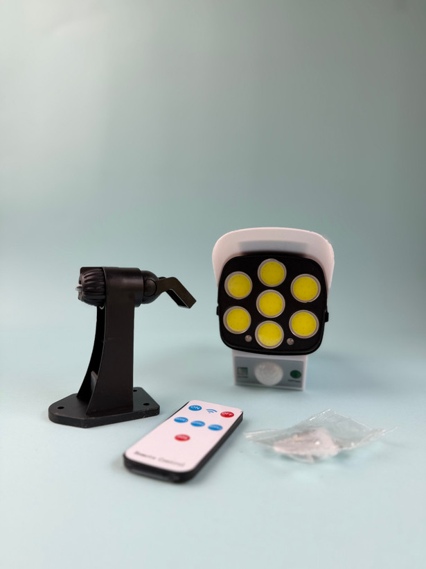 چراغ خورشیدی طرح دوربین مداربسته مدل Pr-Cam | چراغ امنیتی سنسوردار