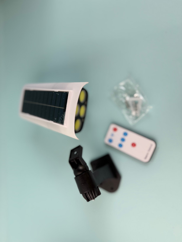 چراغ خورشیدی طرح دوربین مداربسته مدل Pr-Cam | چراغ امنیتی سنسوردار